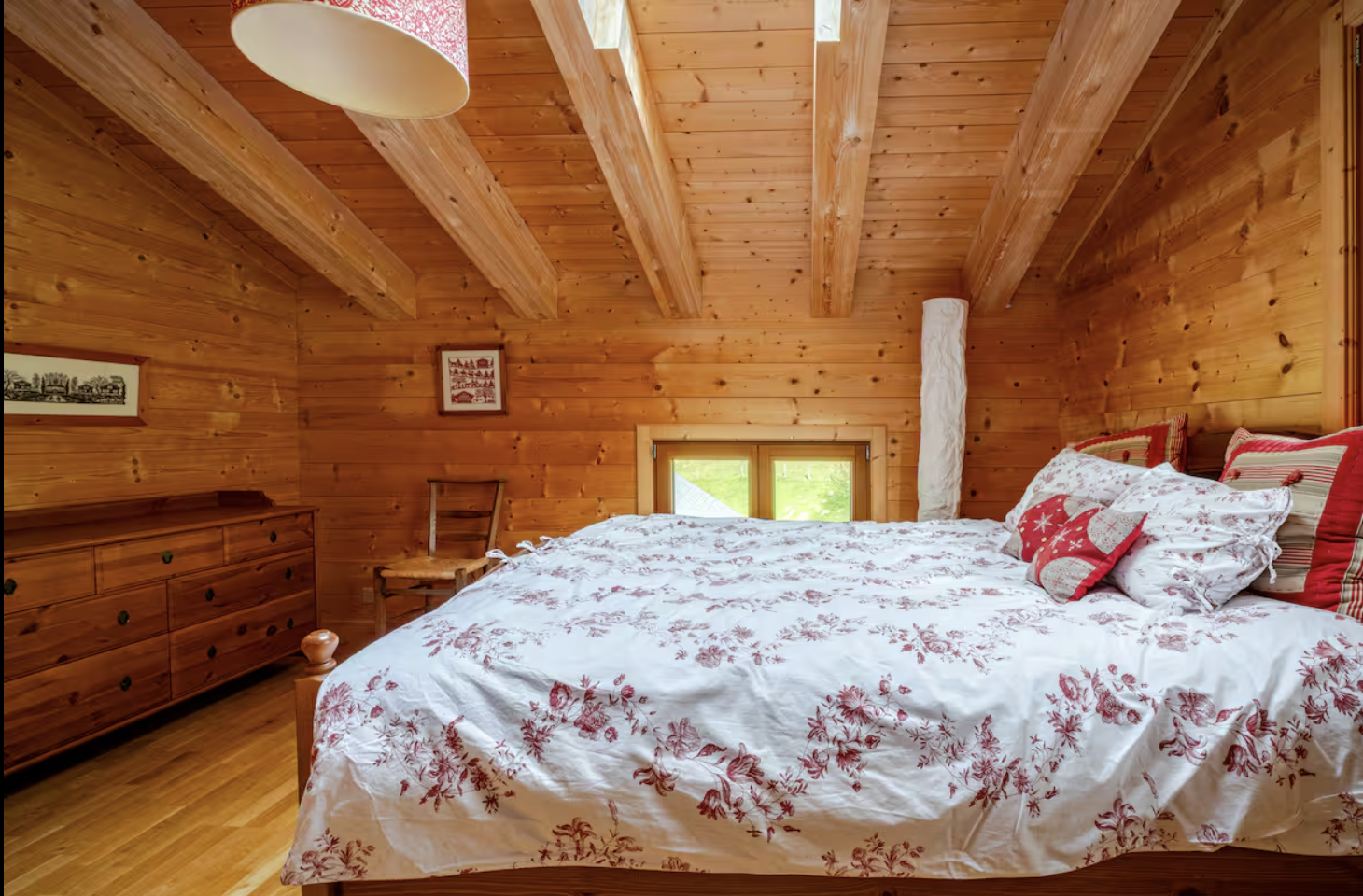 Modern 4BR Chalet